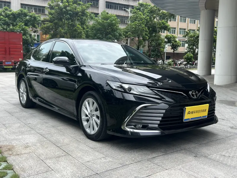 Toyota Camry — фото 3