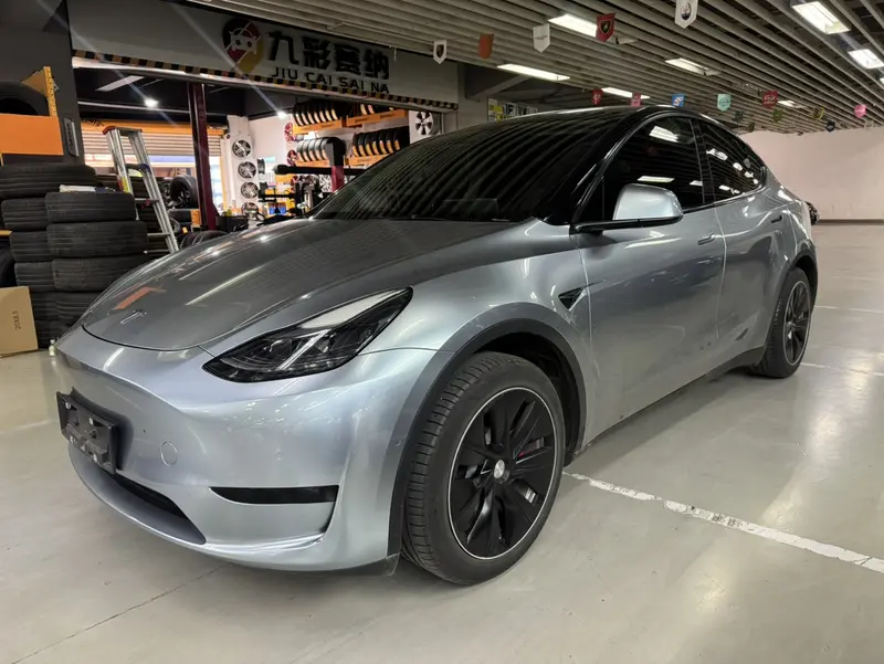 Tesla Model Y — фото 1