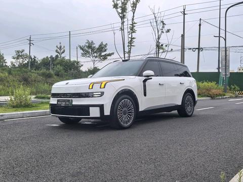 Lynk & Co 900