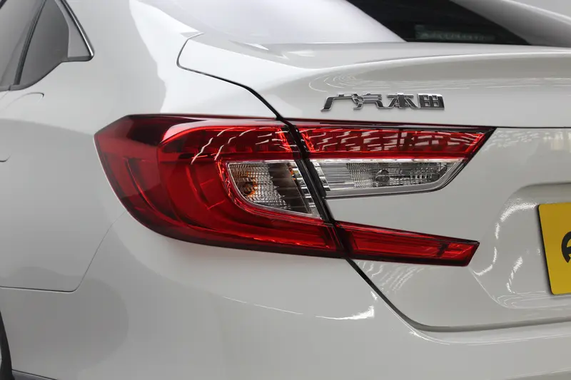 Honda Accord — фото 10