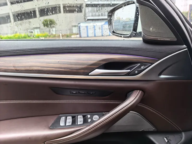BMW 5 Series — фото 11