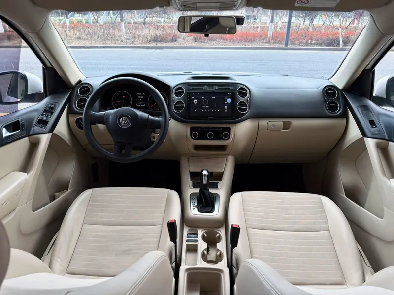 Volkswagen Tiguan — фото 11