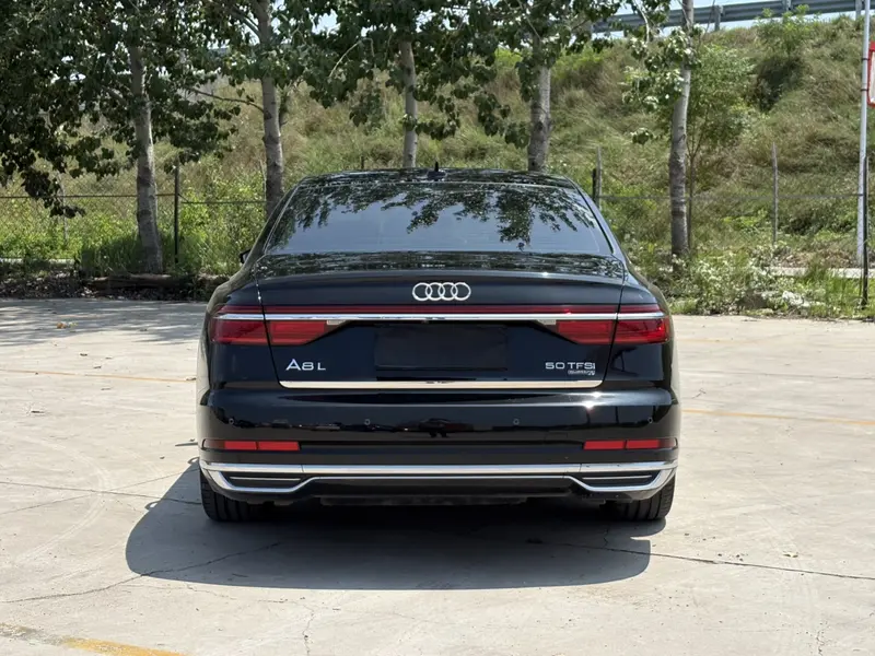 Audi A8 — фото 5