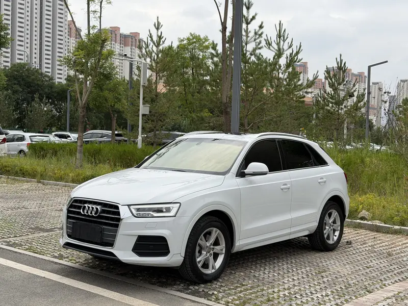 Audi Q3 — фото 1