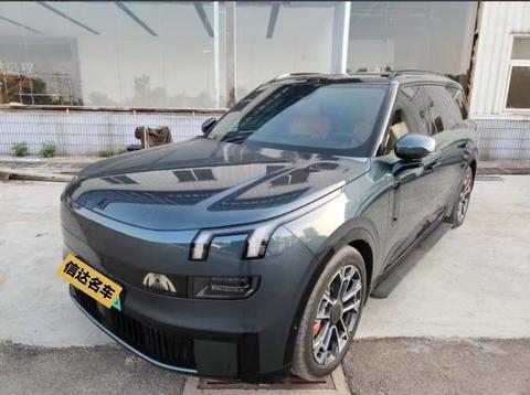 Lynk & Co 900
