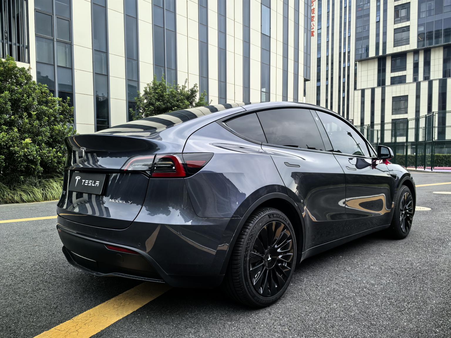 Tesla Model Y: фотография 10 из 18