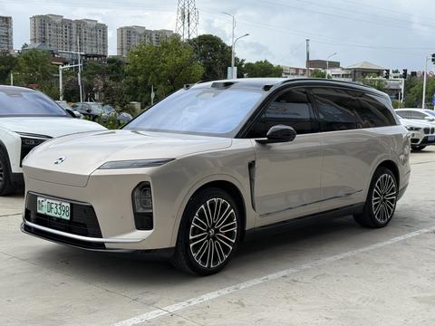 Nio ES8