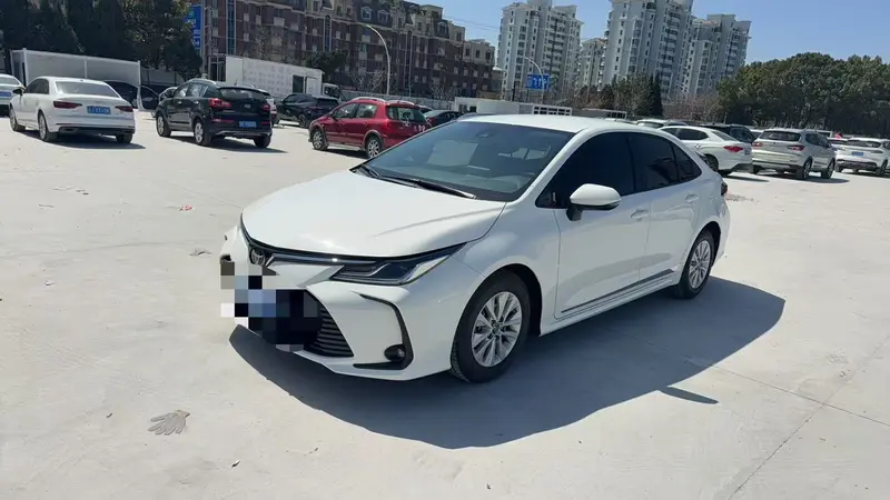 Toyota Corolla — фото 1