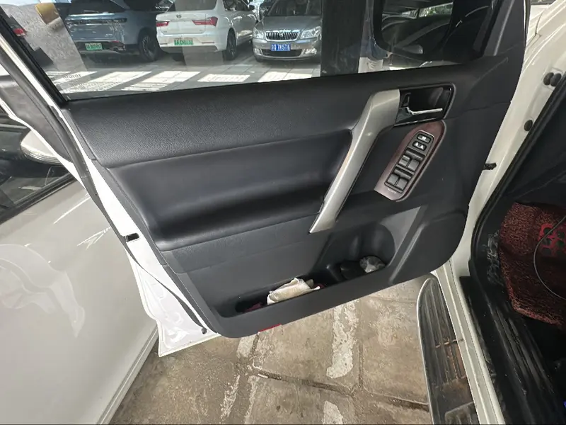 Toyota Prado — фото 16