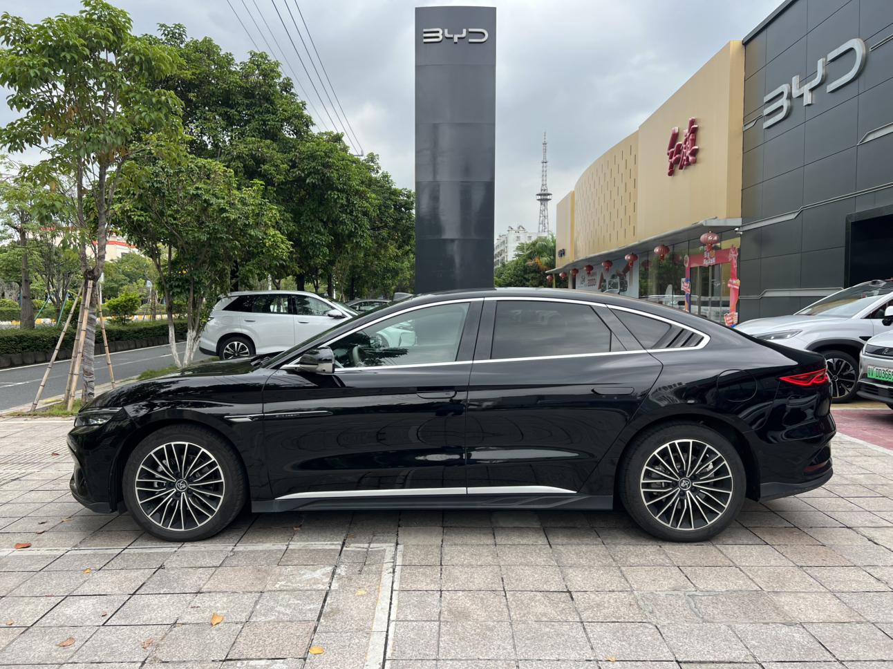 BYD Han DM 2025 Smart Drive DM-i 125KM Flagship