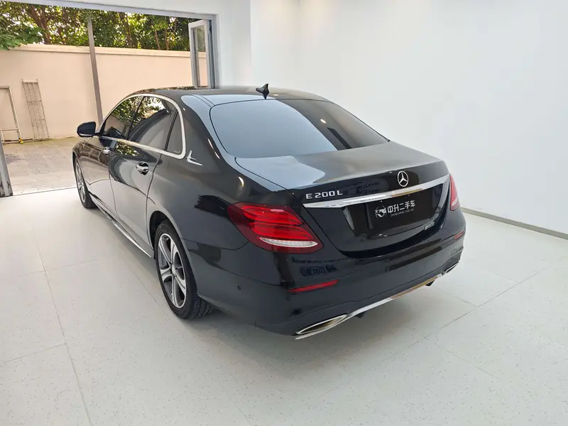 Mercedes-Benz E-Class E 200 L спорт — фото 4
