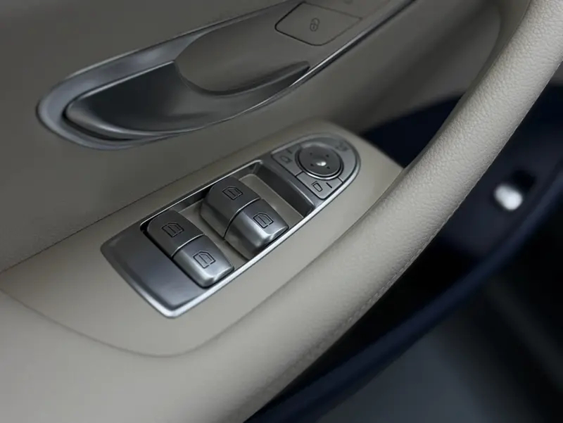 Mercedes-Benz E-Class — фото 14