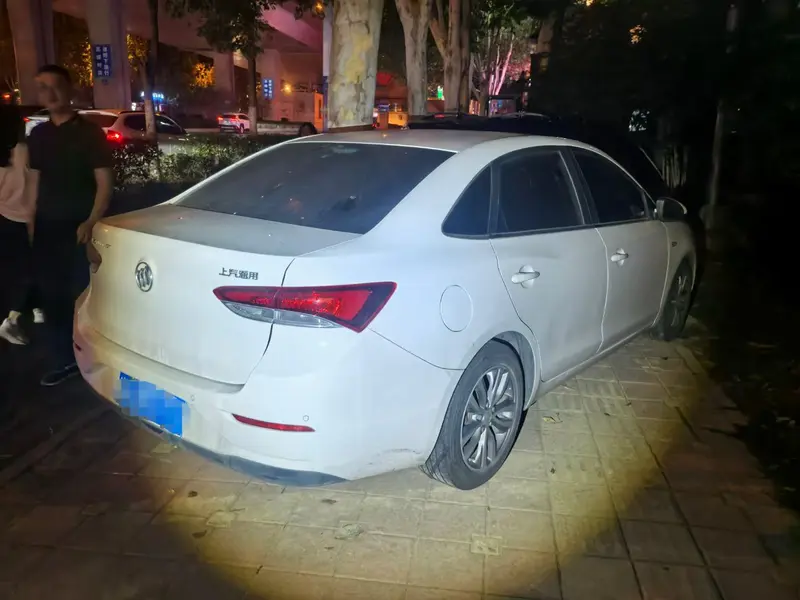 Buick Excelle 1.3T автомат элит — фото 4