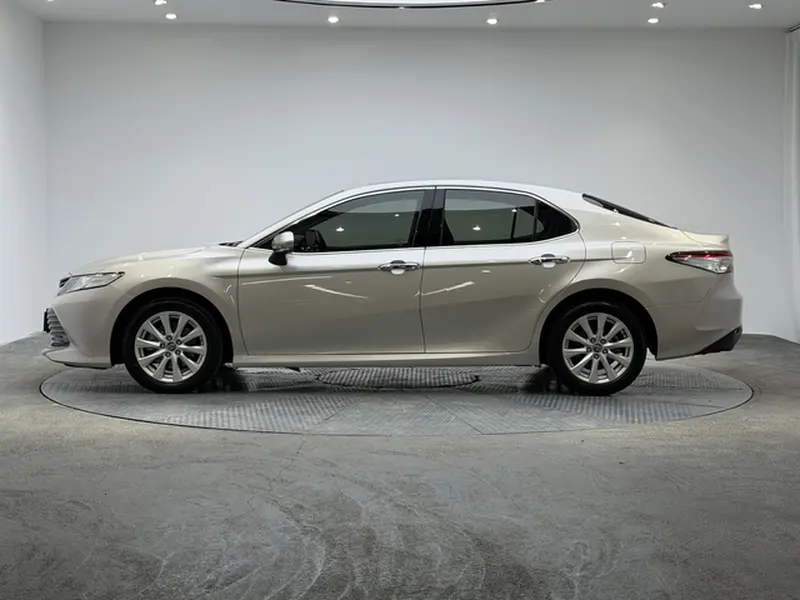 Toyota Camry — фото 4