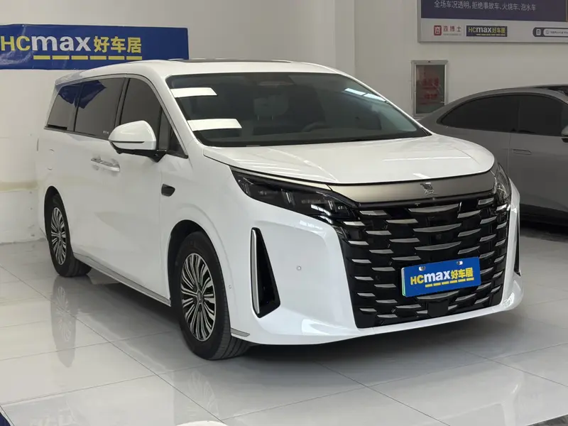 BYD Xia DM-i 180KM — фото 3