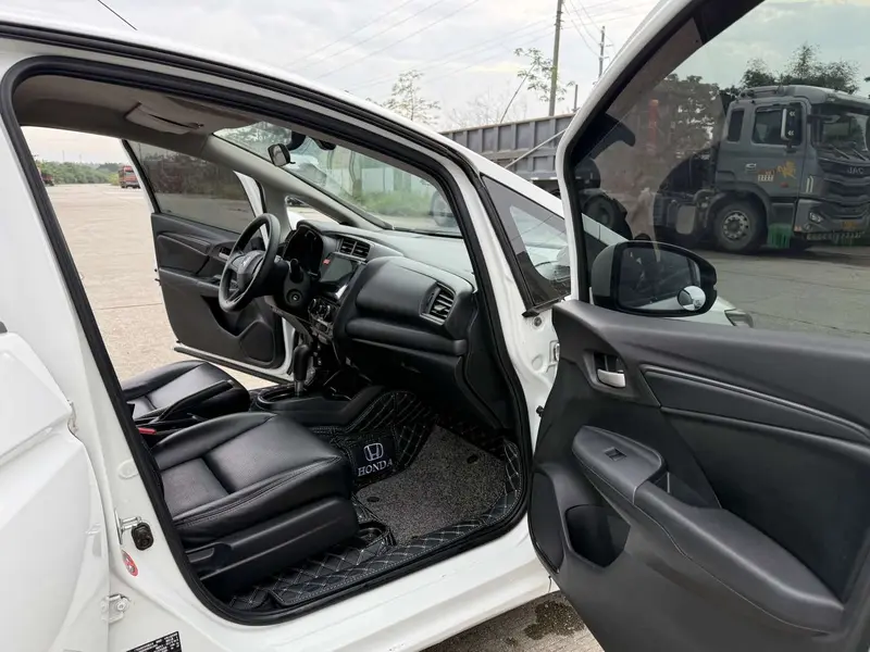 Honda Fit — фото 8