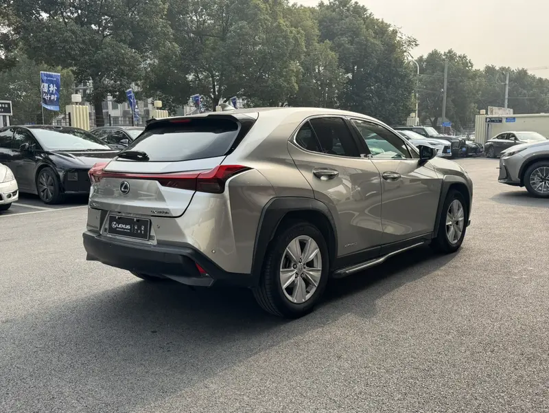 Lexus UX — фото 7