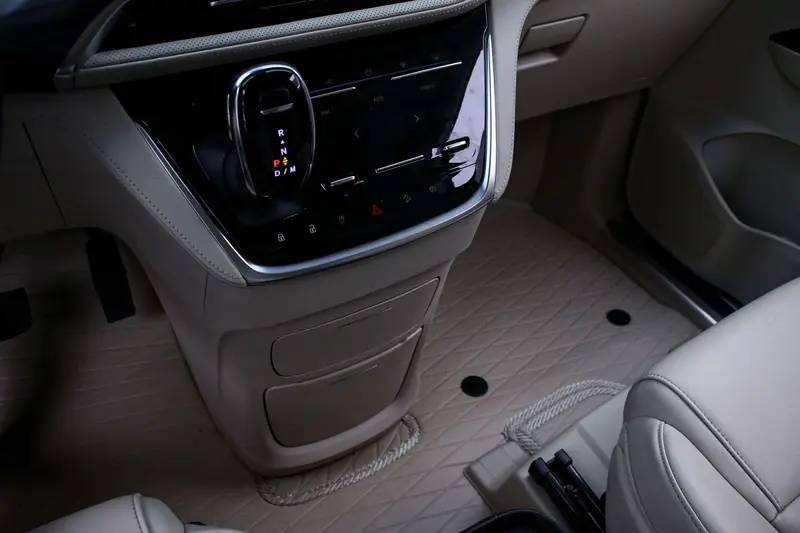 Buick GL 8 ES 2.0 T — фото 9
