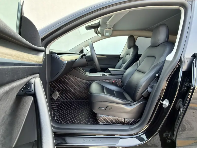 Tesla Model Y — фото 9