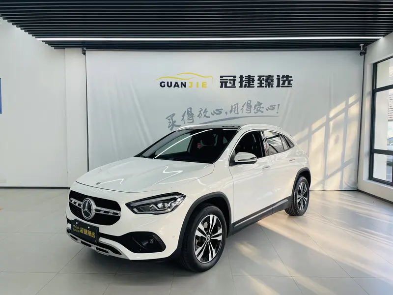 Mercedes-Benz GLA 220