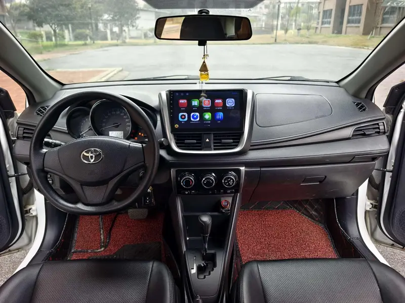Toyota Yaris L — фото 7