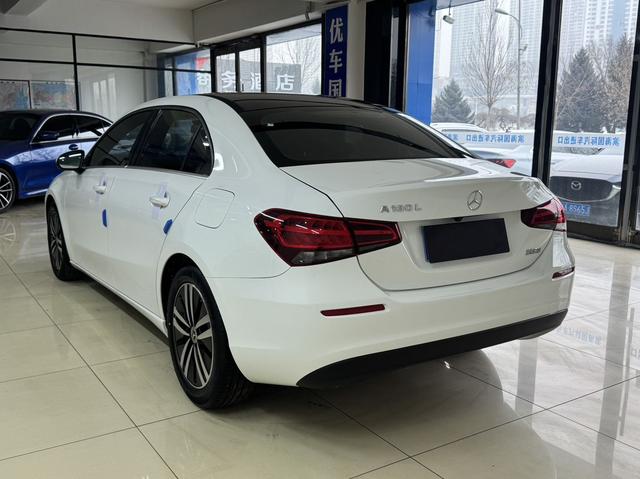奔驰A级 2021款 改款 A 180 L 运动轿车 奔驰A级 2021款 改款 A 180 L 运动轿车