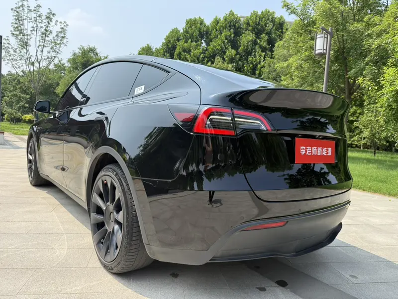 Tesla Model Y — фото 5