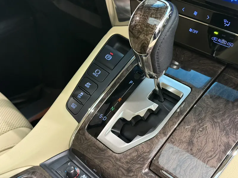 Toyota Alphard — фото 9