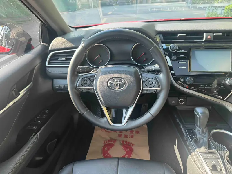 Toyota Camry — фото 11