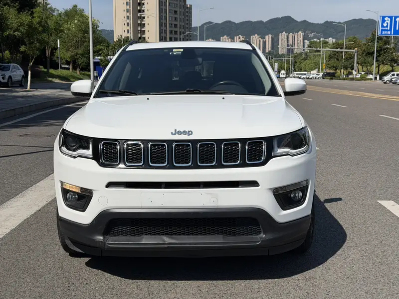 Jeep Compass — фото 2