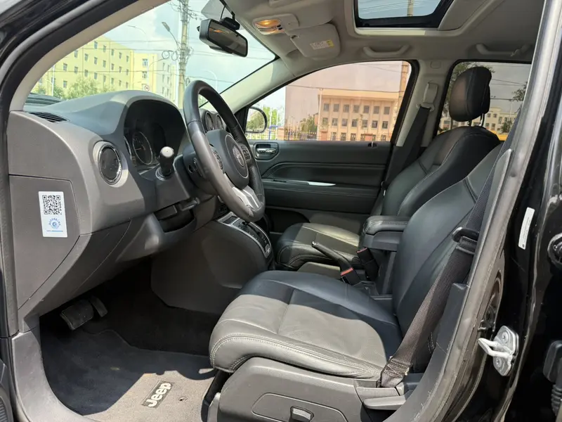 Jeep Compass — фото 13