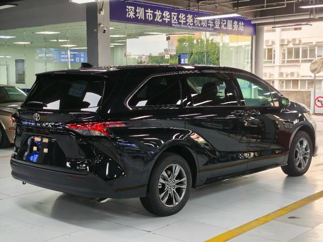 Toyota Saina 2026 Черный из Китая