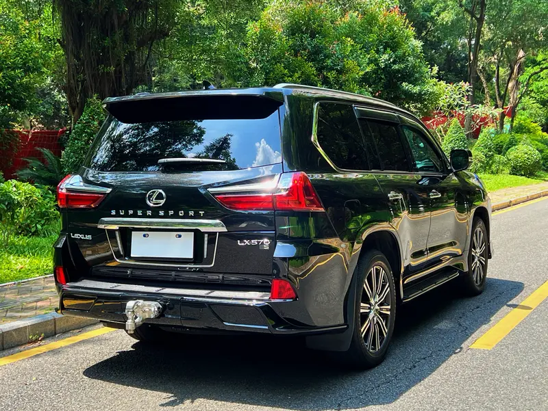 Lexus LX — фото 7