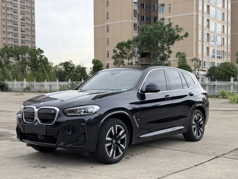 BMW i X 3