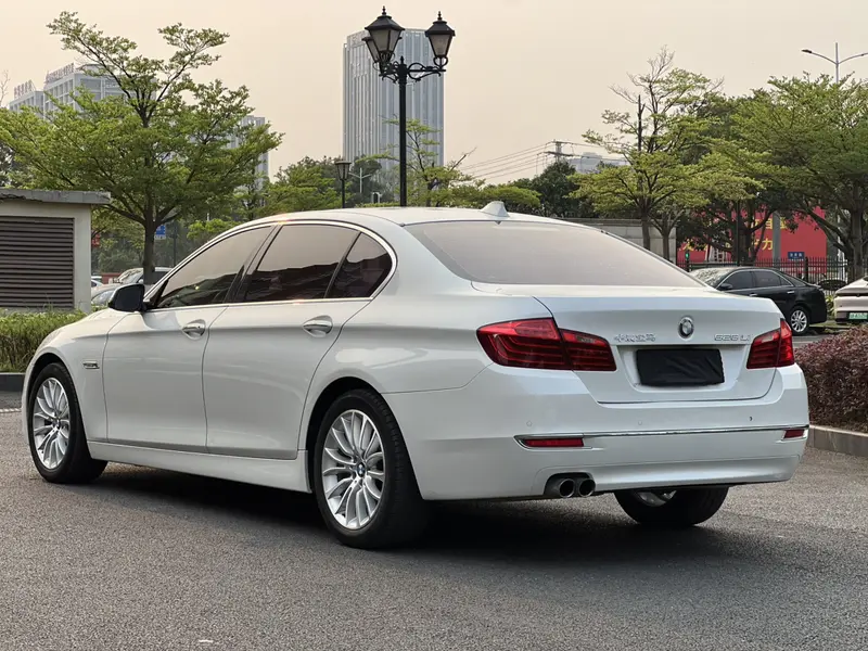 BMW 5 Series — фото 4