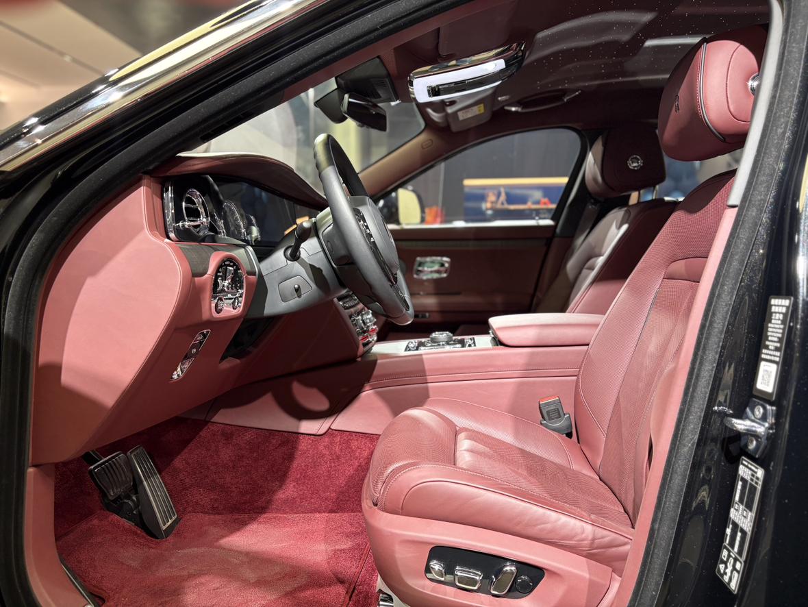 Rolls-Royce Ghost: фотография 9 из 28