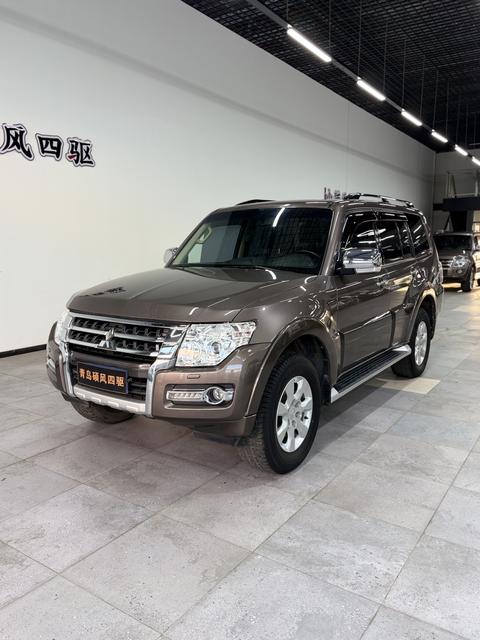 Mitsubishi Pajero (Import)