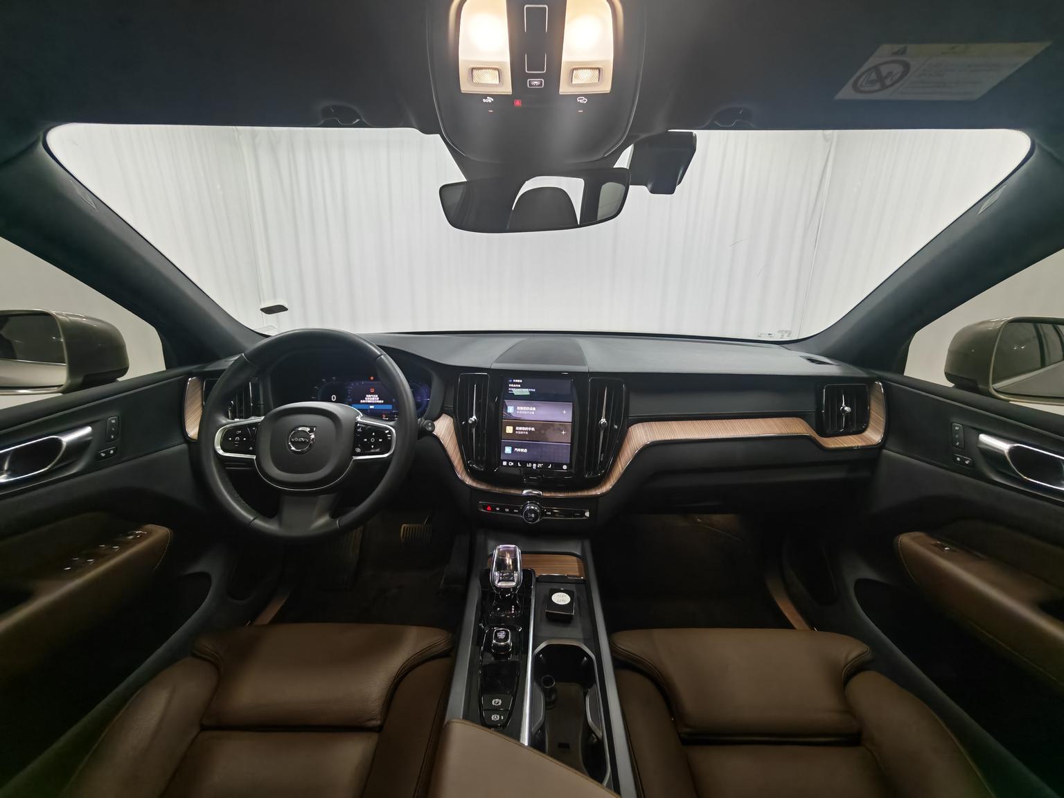 Volvo XC60 PHEV: фотография 9 из 20