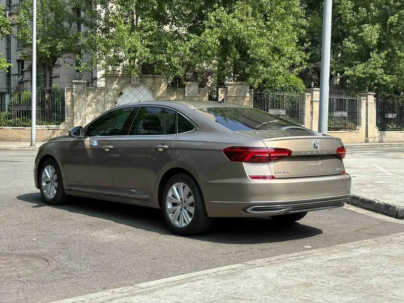 Volkswagen Passat — фото 5