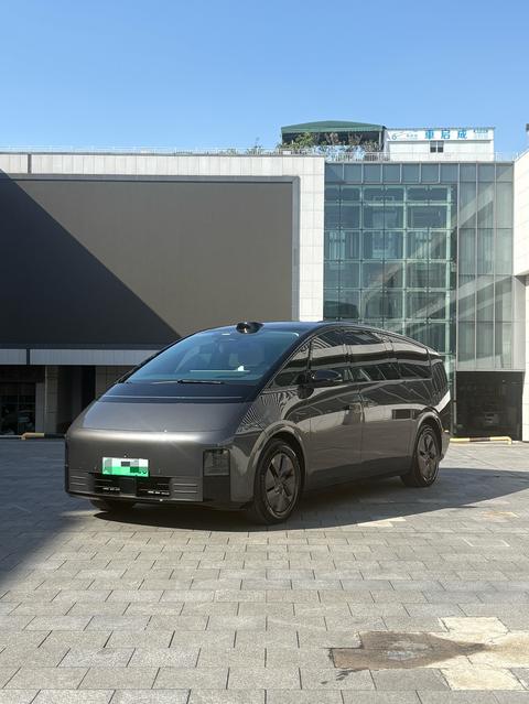 Li Auto MEGA