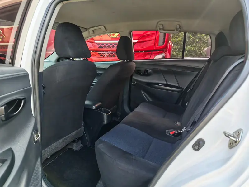 Toyota Yaris L — фото 9