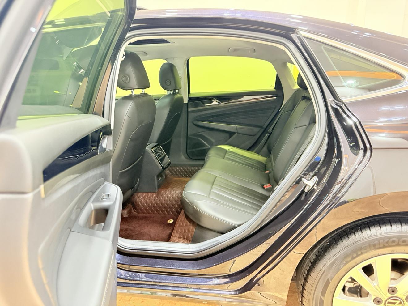 Volkswagen Passat: фотография 12 из 20