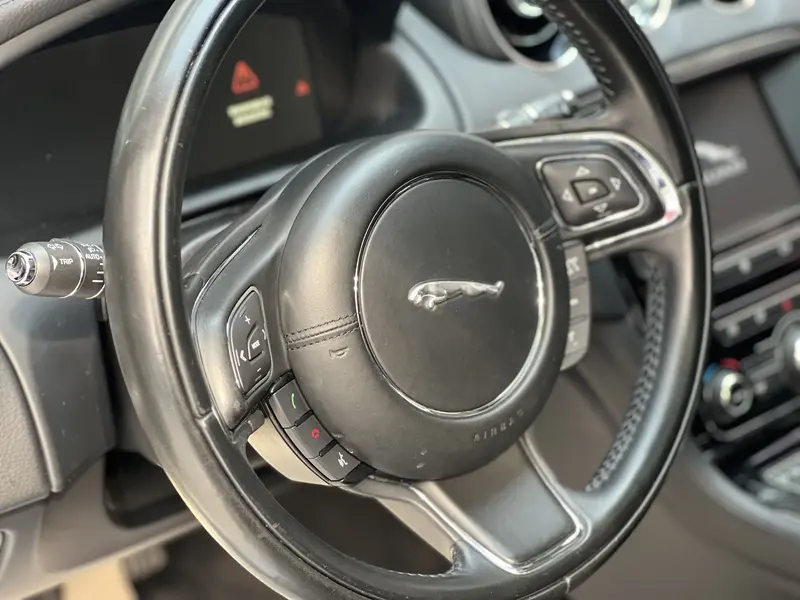 Jaguar XJ — фото 10