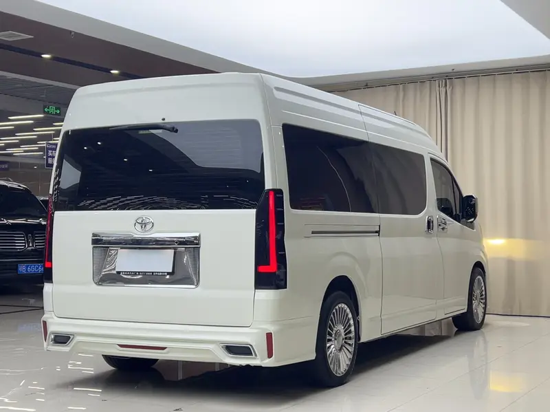 Toyota Hiace — фото 6