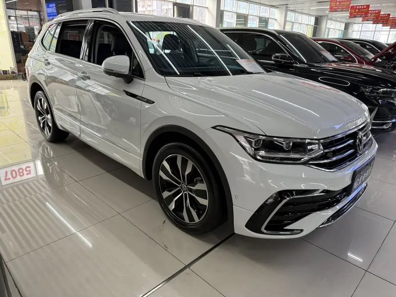 Volkswagen Tiguan L — фото 2