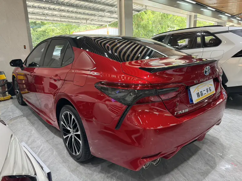Toyota Camry — фото 4