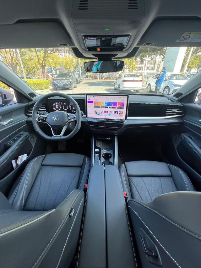 Volkswagen Passat 2024 Серебристо-серый из Китая, фото 2
