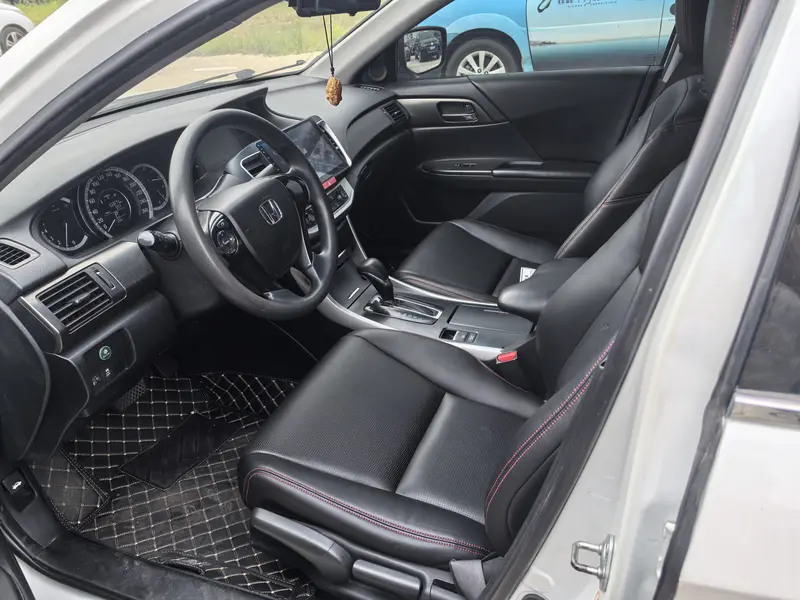 Honda Accord — фото 9