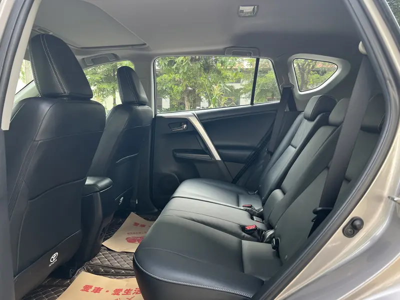 Toyota RAV4 — фото 9