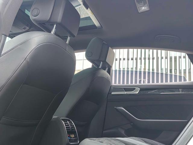 Volkswagen CC 2022 Белый из Китая, фото 2